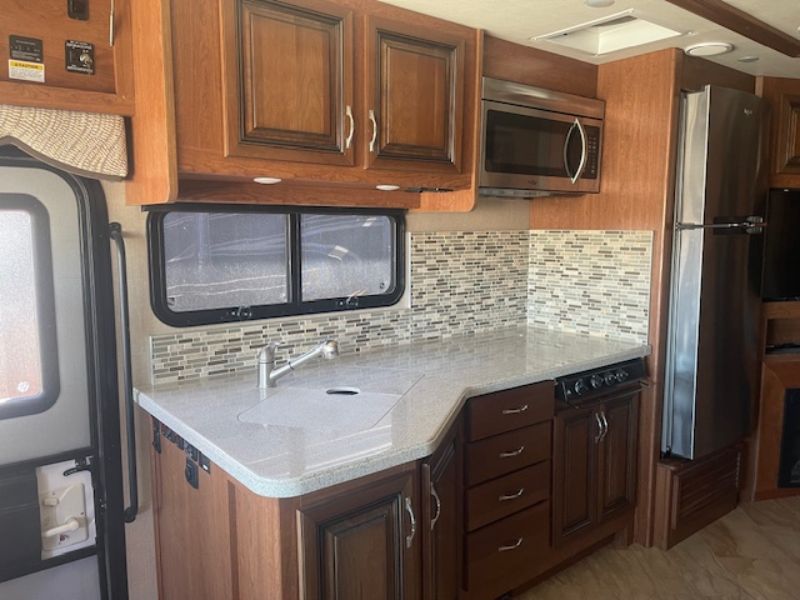 2017 Holiday Rambler Vacationer XE 34S - Image 9