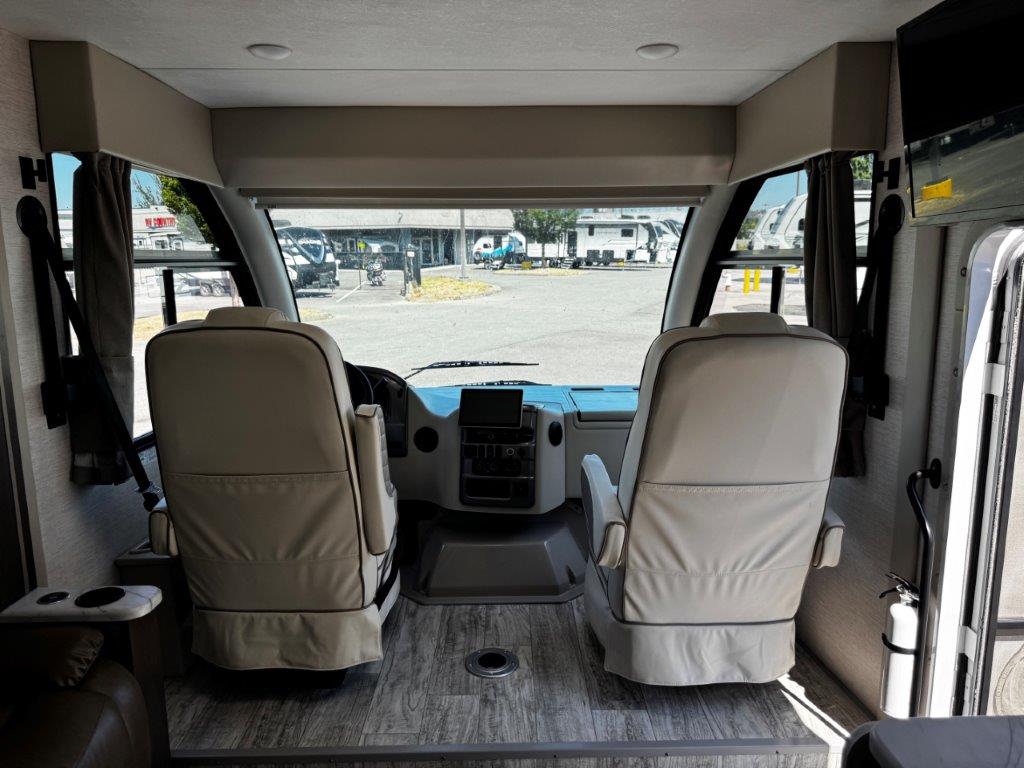2025 Thor Motor Coach Freedom Traveler A24 - Image 6