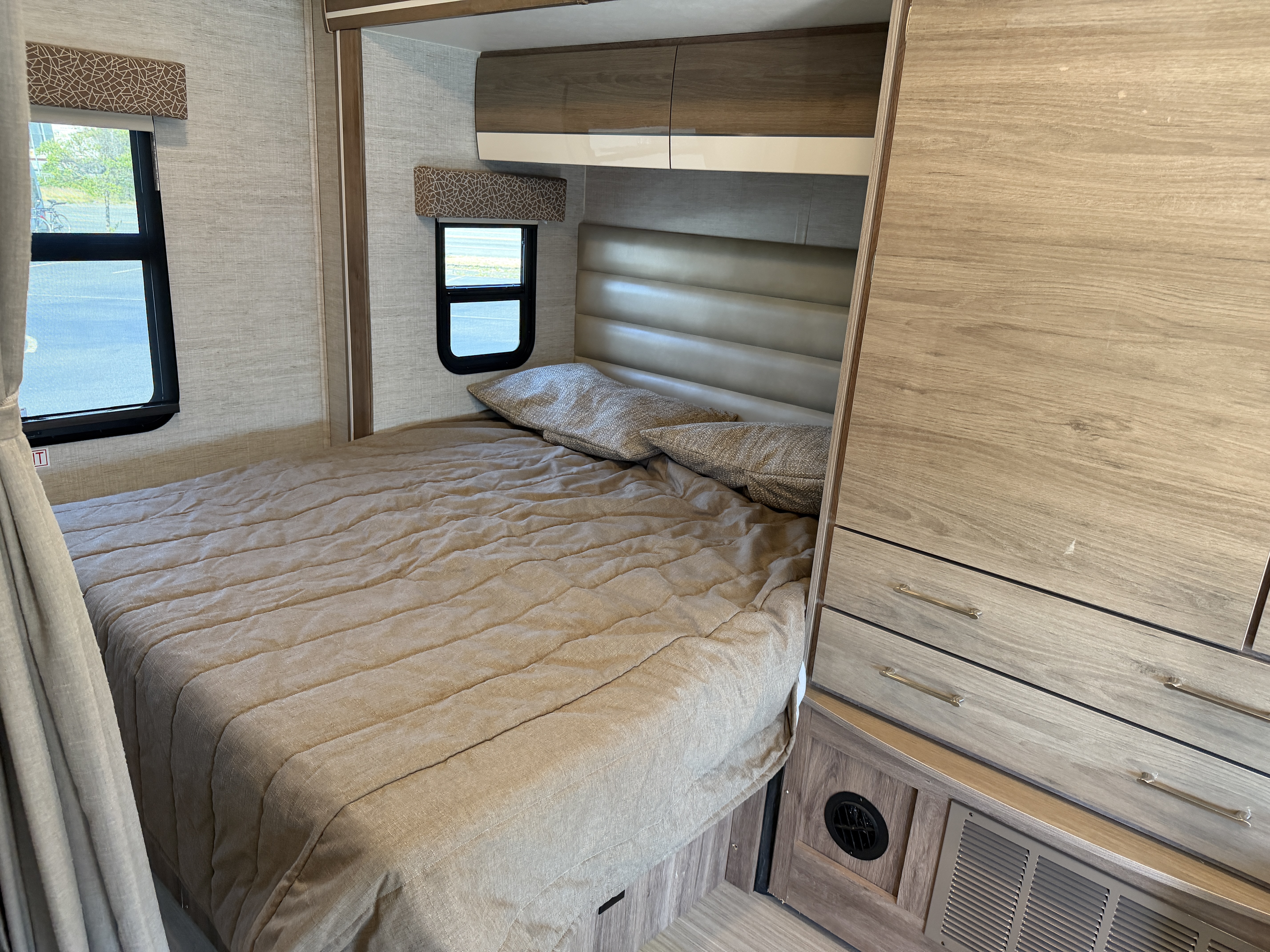 2021 Jayco Melbourne Prestige 24LP - Image 10