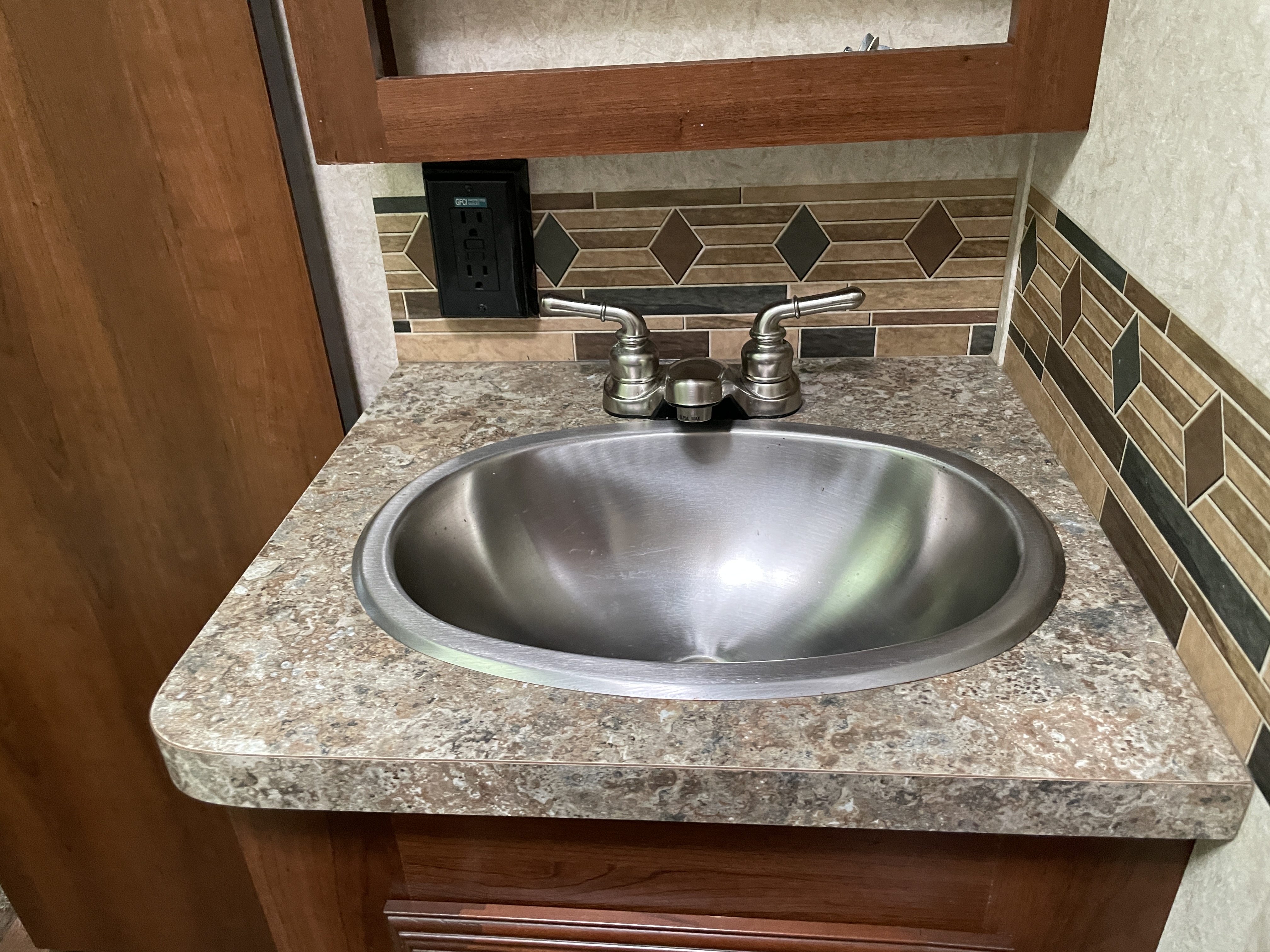 2015 Forest River Wildcat 295RSX - Image 16