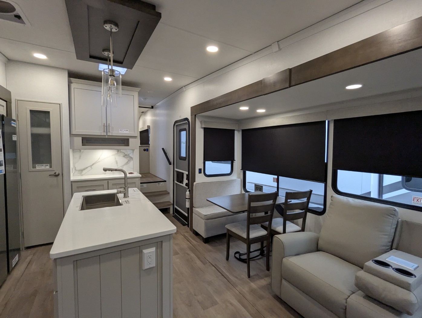 2027 Alliance RV Avenue 32RLS - Image 28