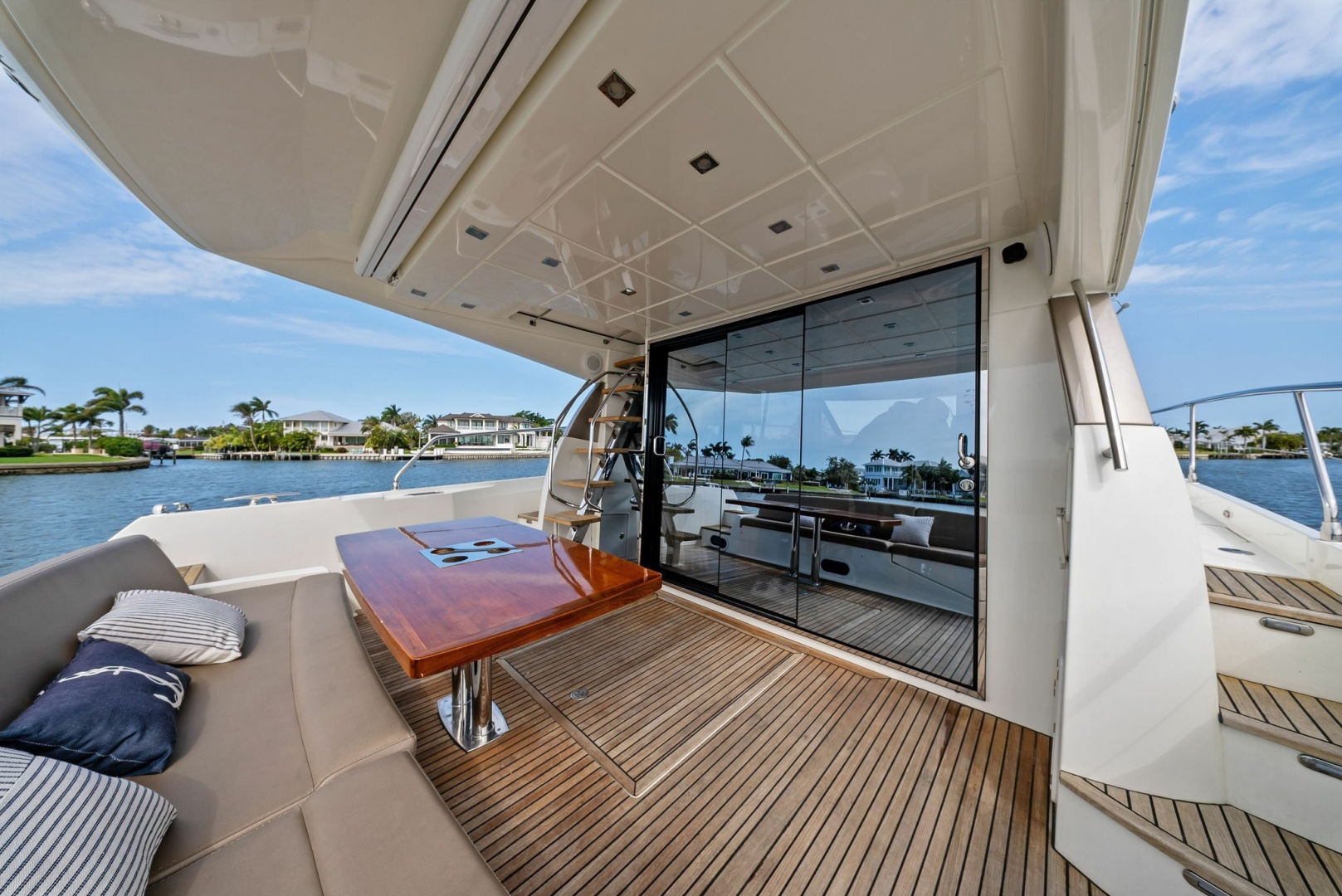 2015 Prestige 550 Base - Image 8