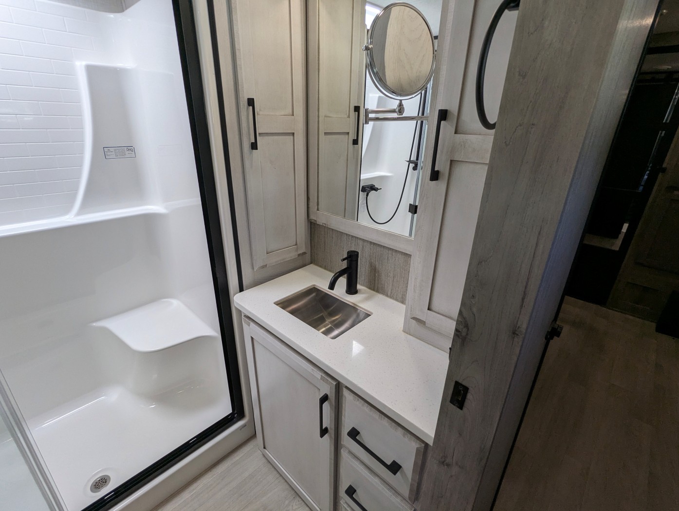 2023 KZ RV Durango Gold G360REQ - Image 15