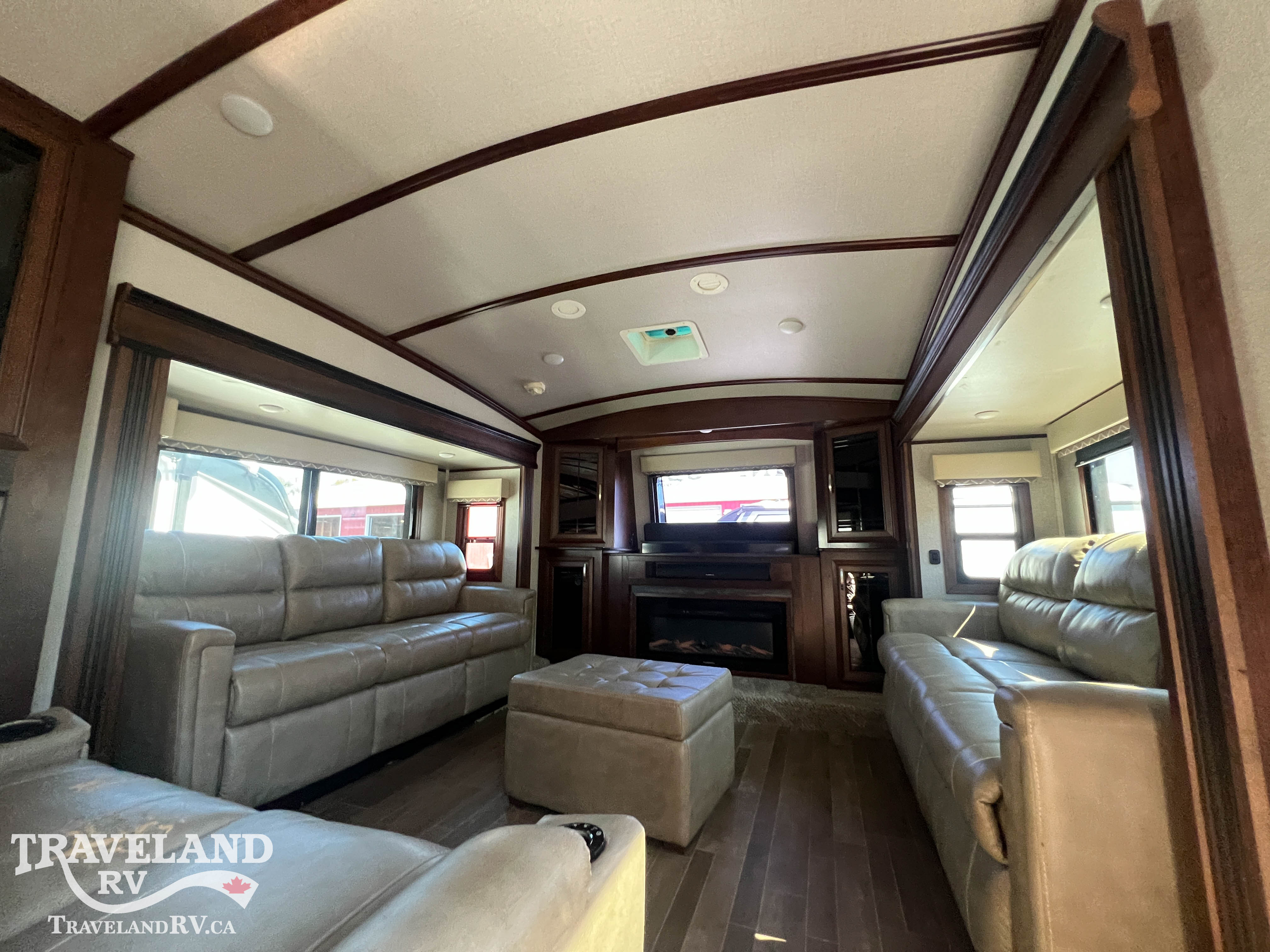 2019 Jayco Pinnacle 38FLWS - Image 3