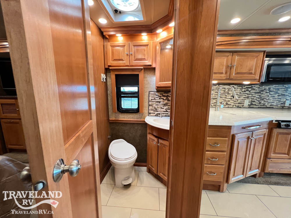 2015 Tiffin Phaeton 42 LH - Image 31