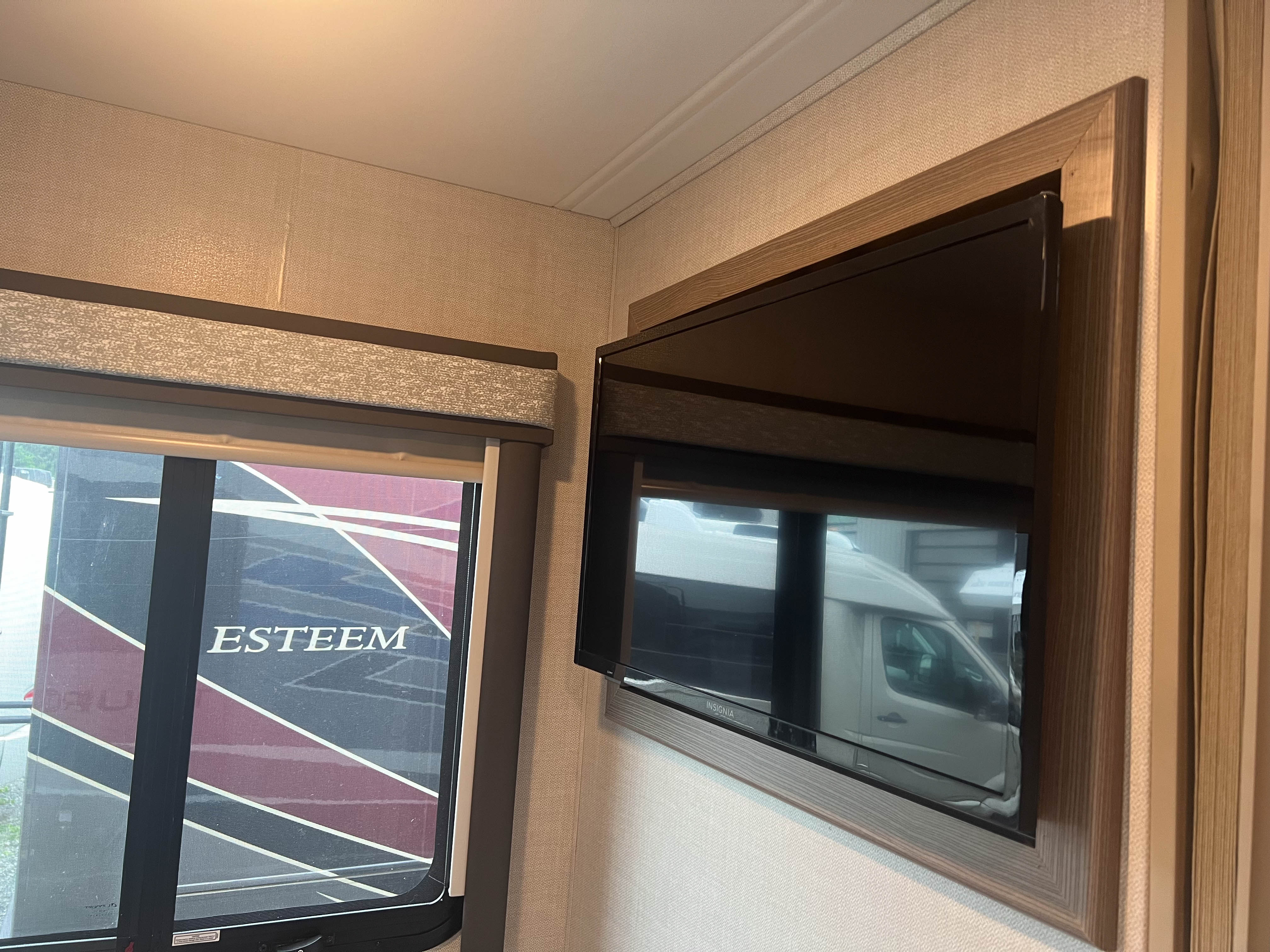 2024 Thor Motor Coach Tiburon 24RW - Image 29