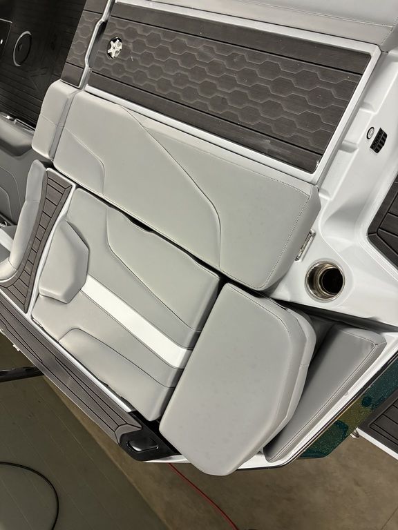 2026 MasterCraft XT24 - Image 17