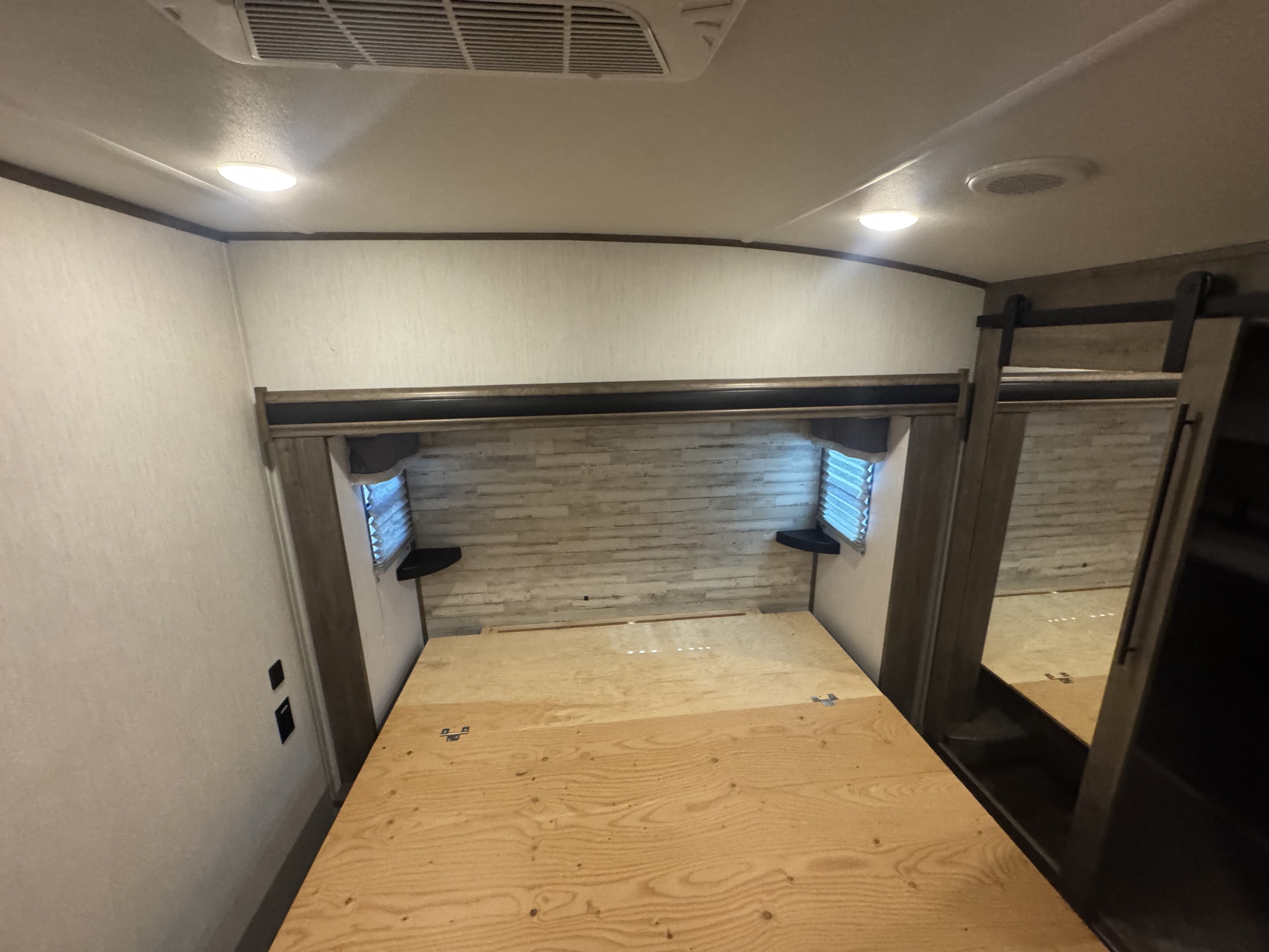 2022 FOREST RIVER SABRE 36BHQ - Image 24