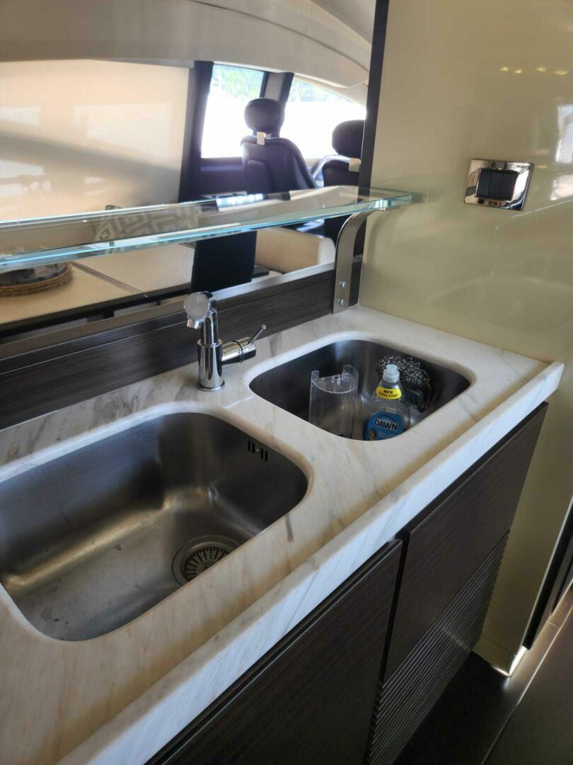2014 Azimut Flybridge - Image 38