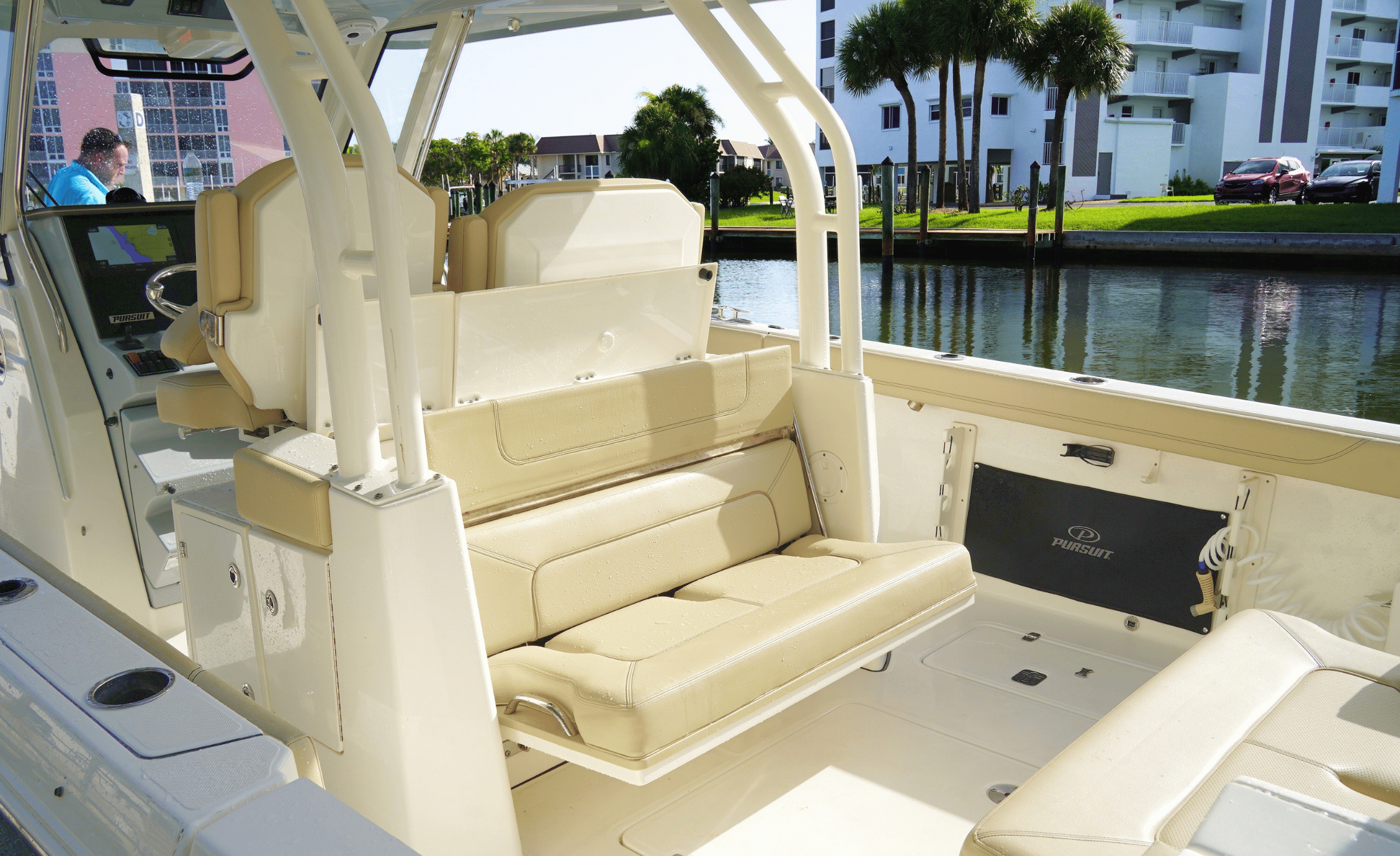2020 PURSUIT S328 - Image 16