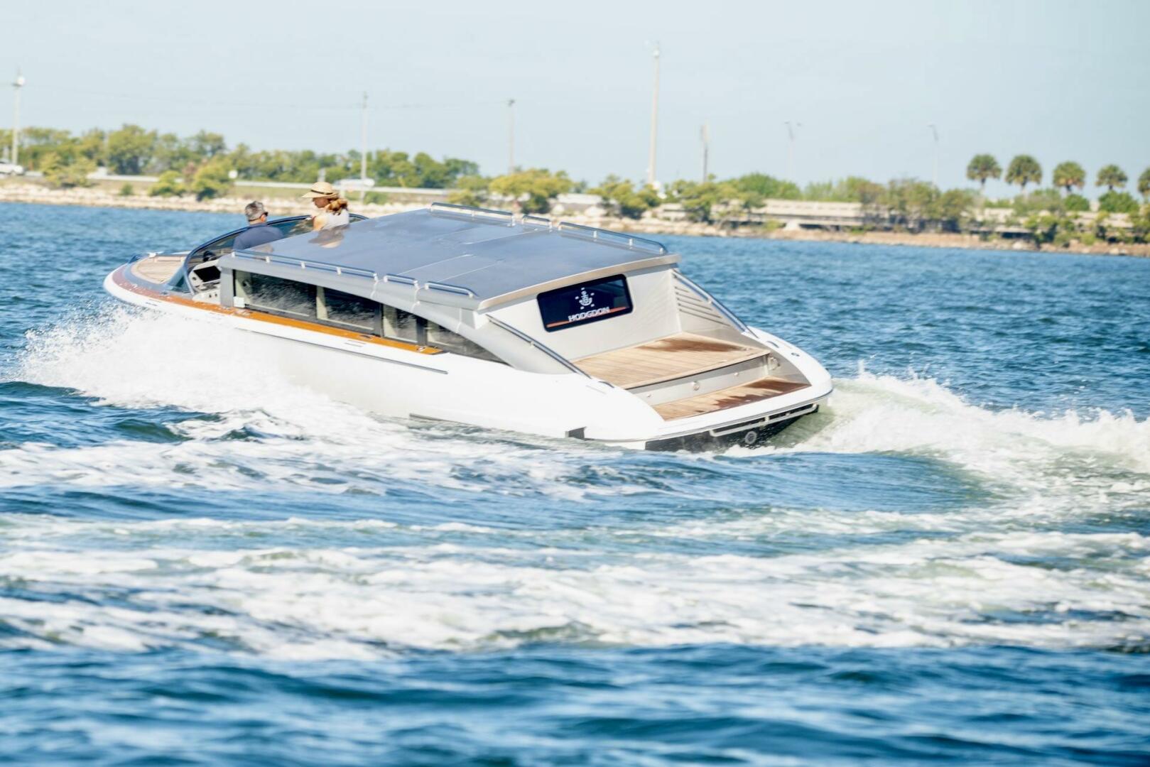 2016 Hodgdon Yachts Venetian Limo - Image 2