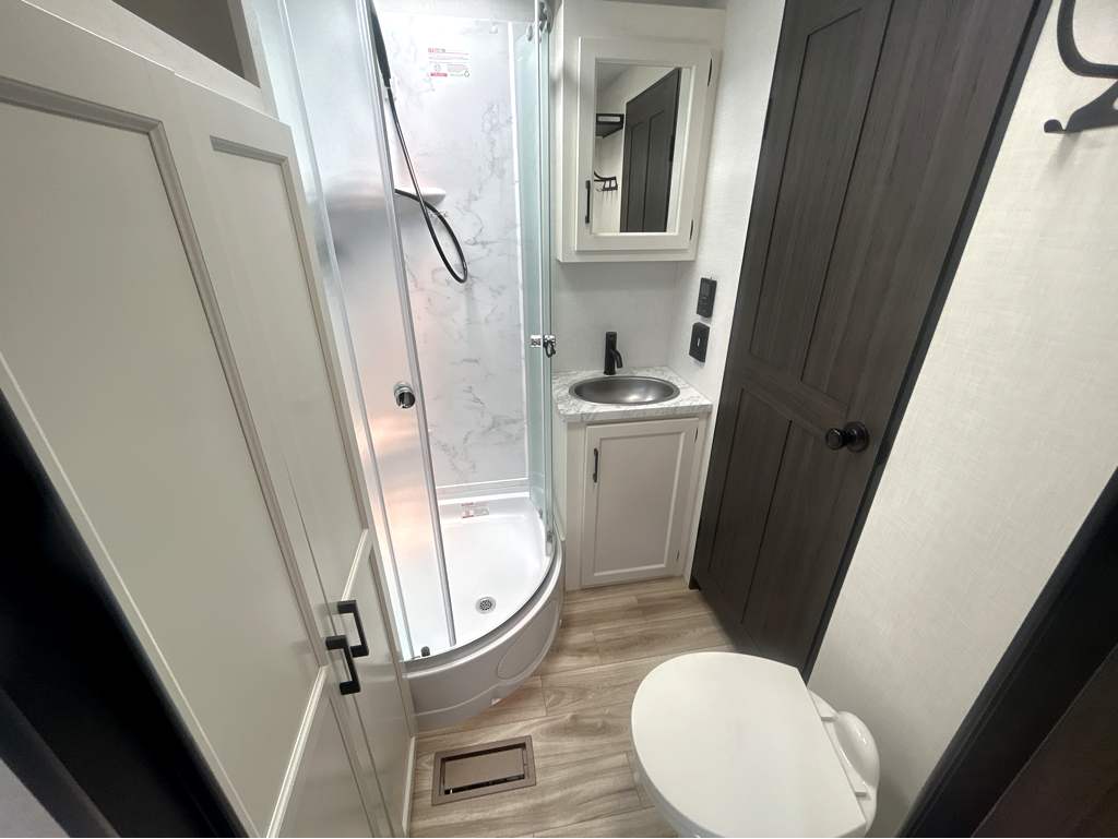 2026 VENTURE RV SPORTTREK 327VIK - Image 30