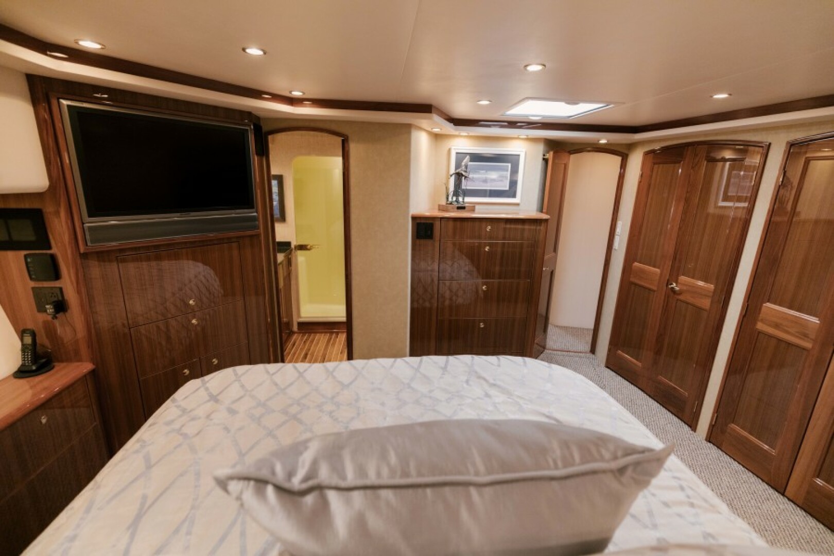 2006 Viking 74 Enclosed Bridge - Image 29