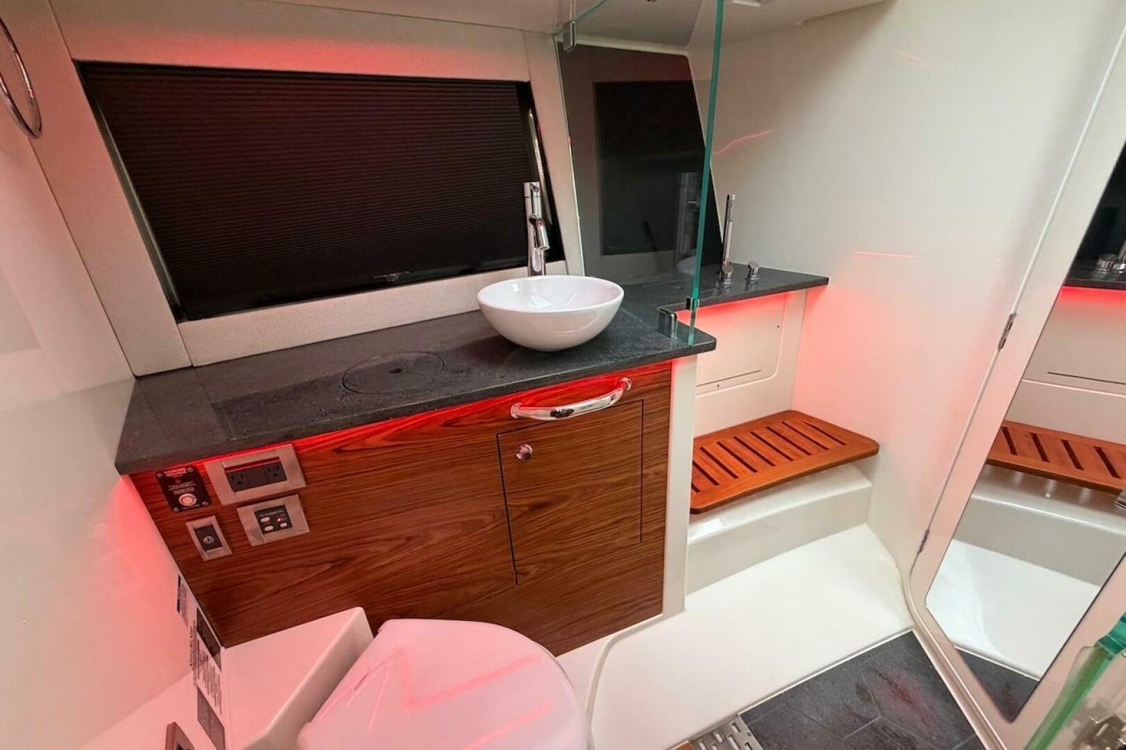 2021 Boston Whaler 405 Conquest - Image 32