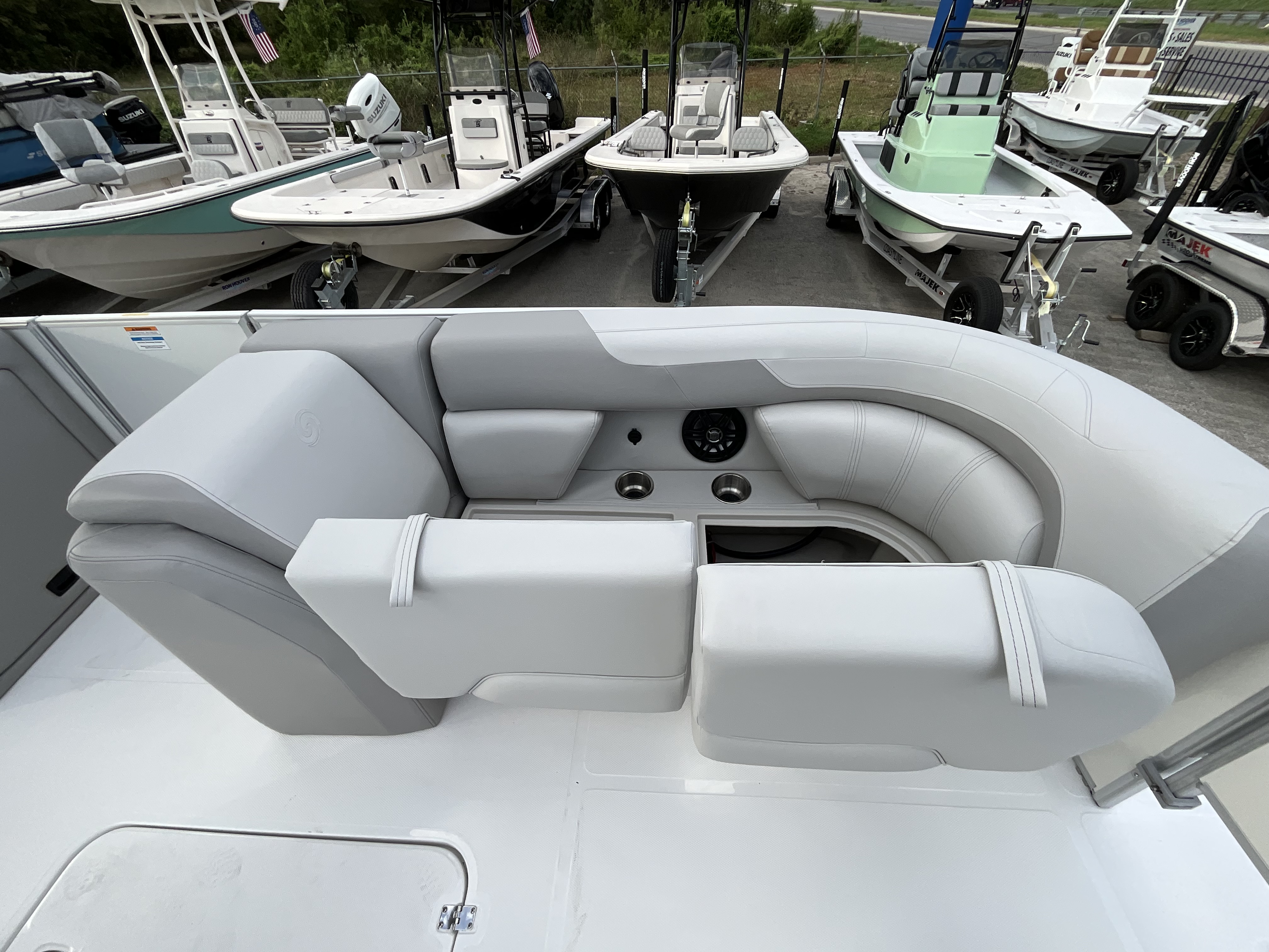 2027 Hurricane FunDeck 2360 REF - Image 26