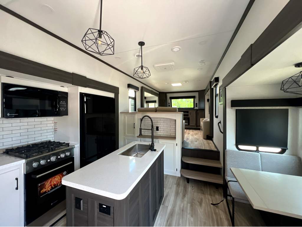 2026 VENTURE RV SPORTTREK 365VFL - Image 5