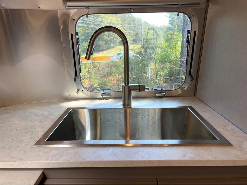 2026 AIRSTREAM CARAVEL 20FB - Image 9