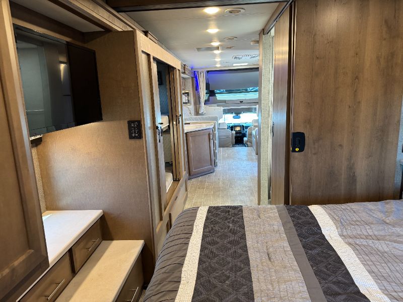 2022 Thor Motor Coach Omni RS36 - Image 22