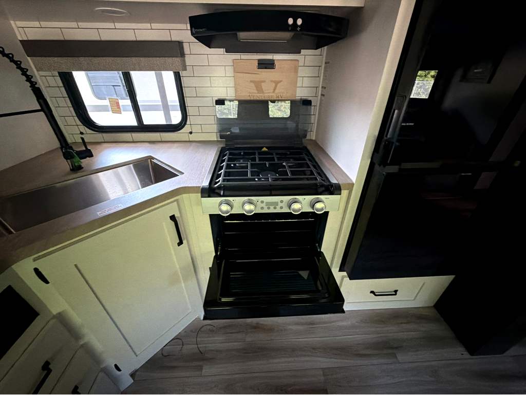 2027 VENTURE RV SIENNA 311VDB - Image 21