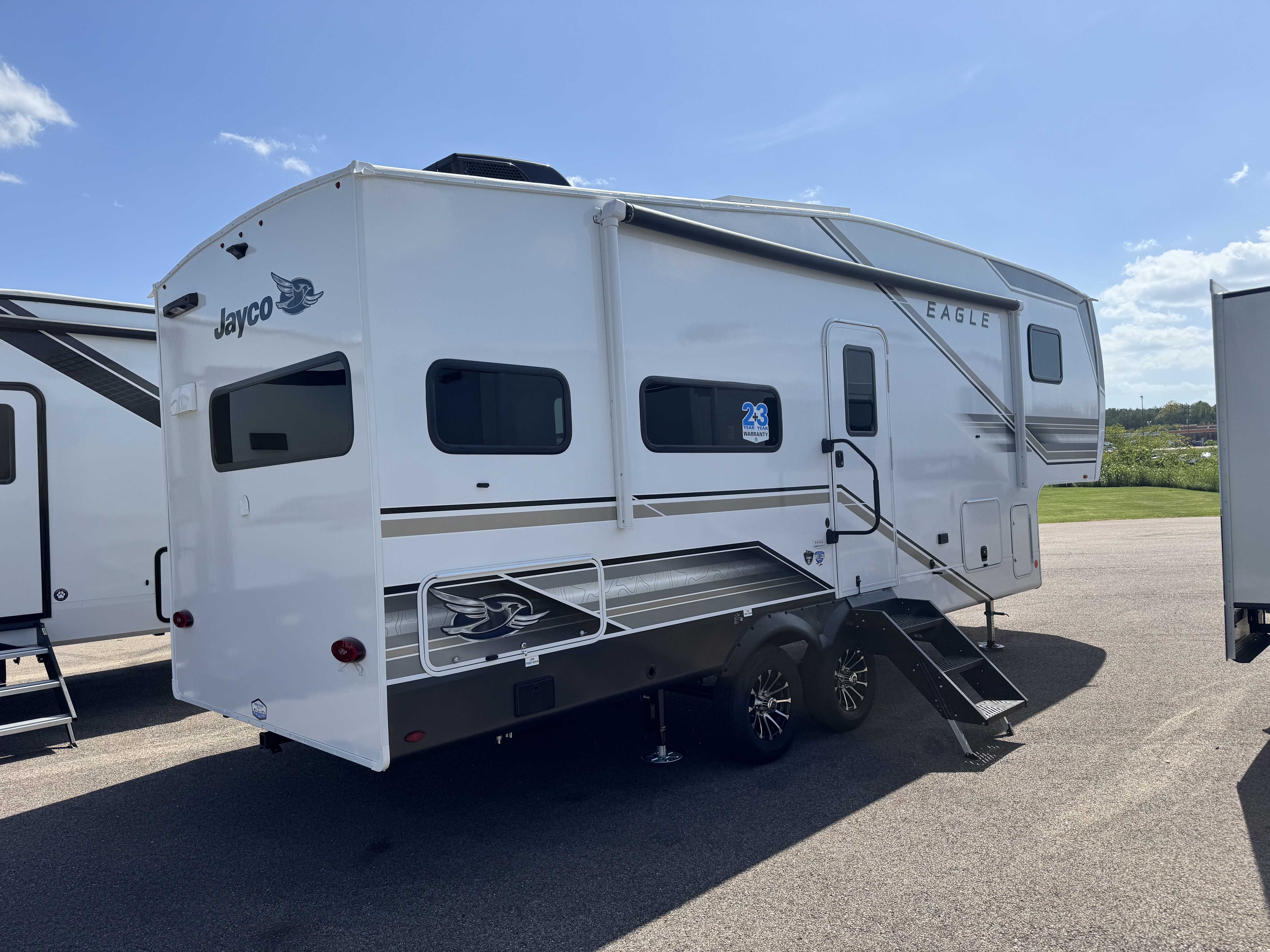 2027 JAYCO EAGLE SLE 24MLE - Image 4