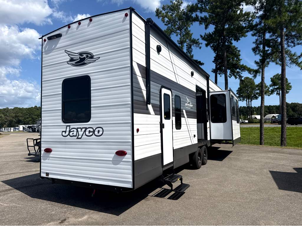 2027 JAYCO JAY FLIGHT BUNGALOW 404LOFT - Image 4