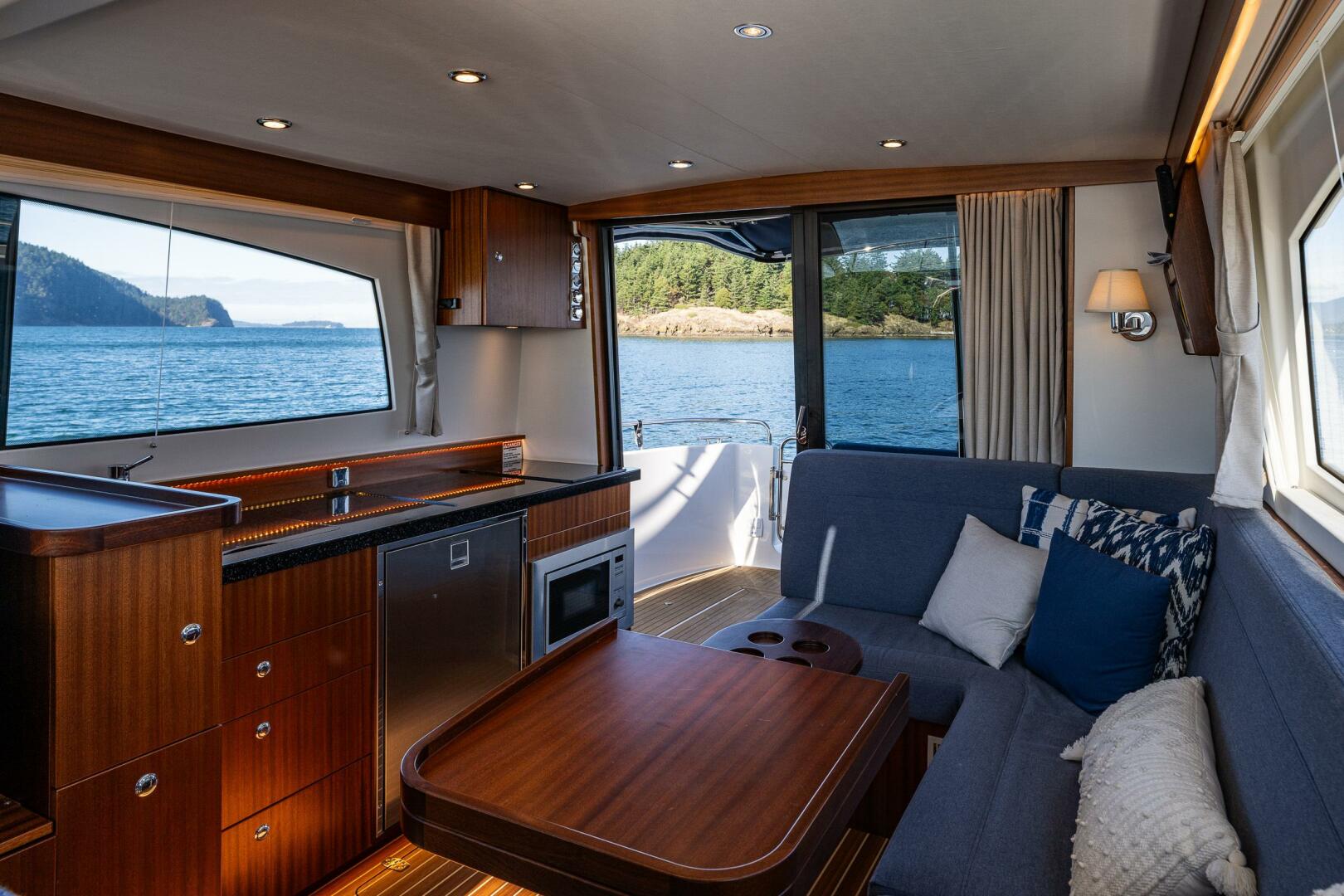 2023 Nimbus 405 Flybridge - Image 22