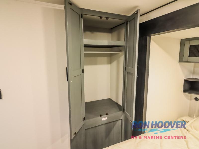 2026 PALOMINO PUMA 423LFT - Image 29