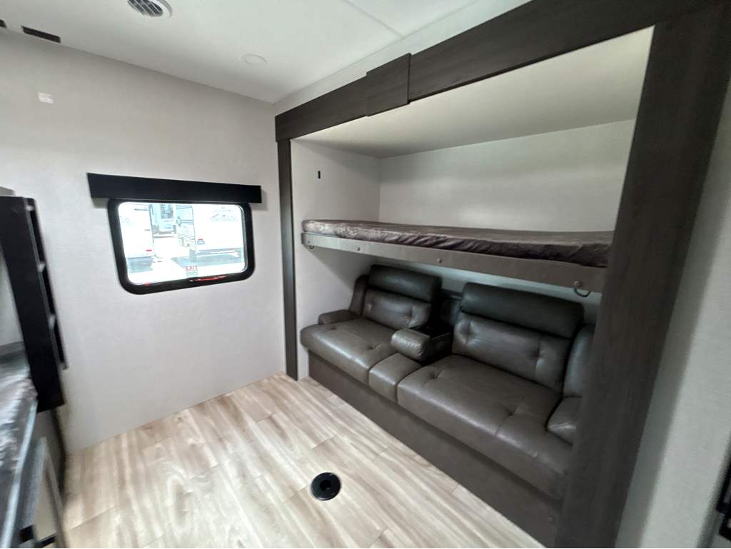 2026 VENTURE RV SPORTTREK 327VIK - Image 20