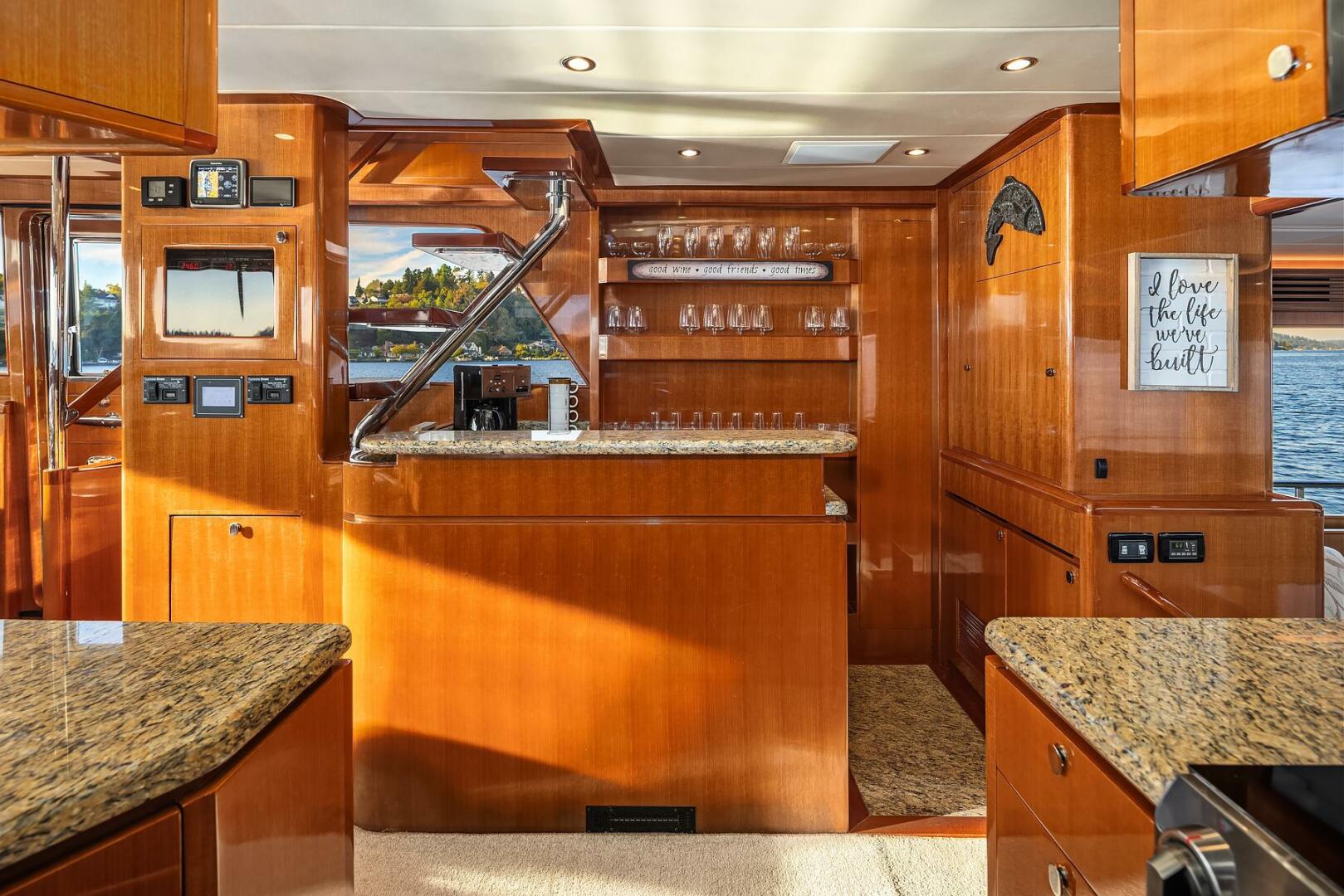 2014 Hampton 720 Skylounge LRC - Image 14