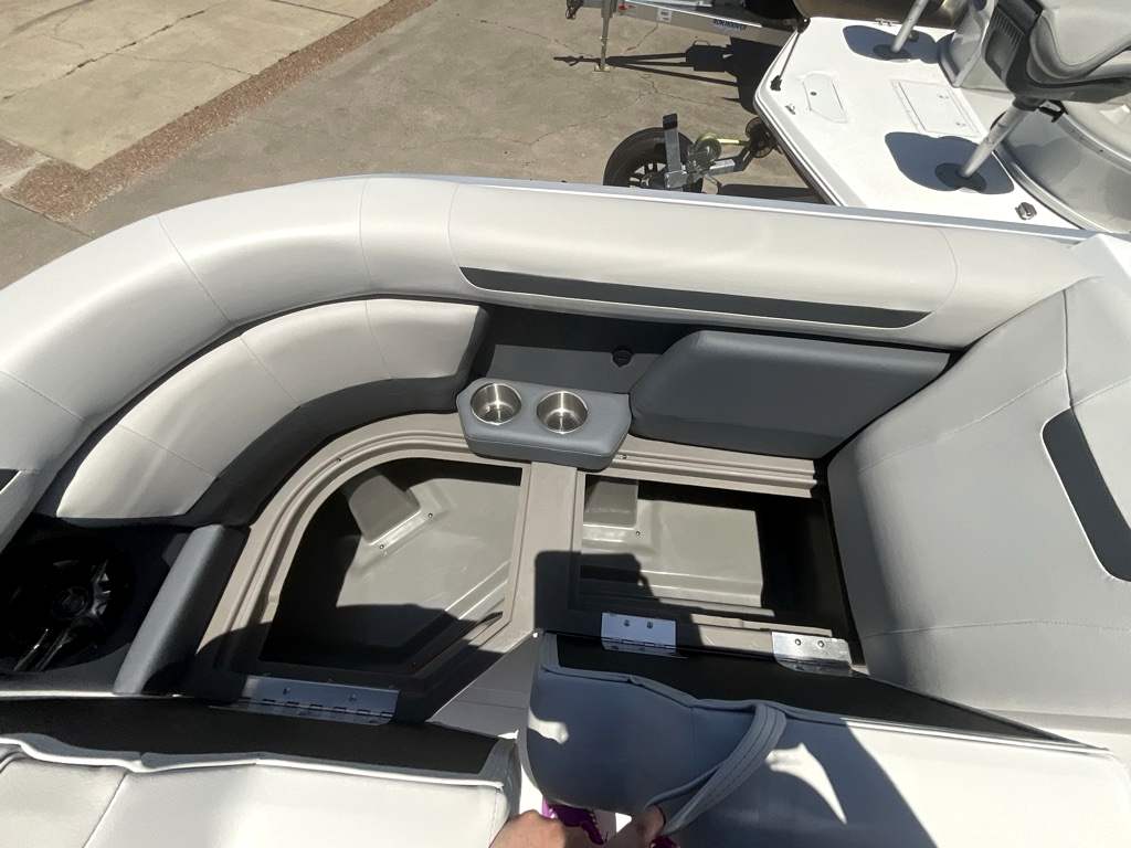 2027 HURRICANE 2027 FUNDECK 2260 REF - Image 16
