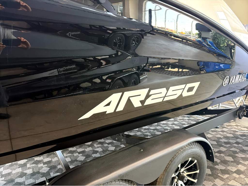 2026 Yamaha Boats AR250 - Image 4