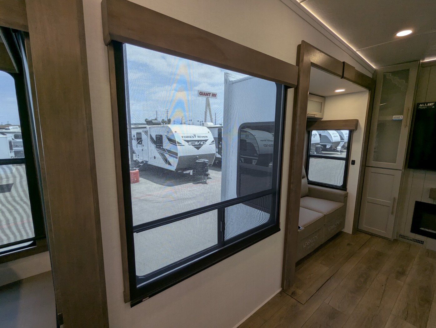 2025 Alliance RV Paradigm 375RD - Image 24