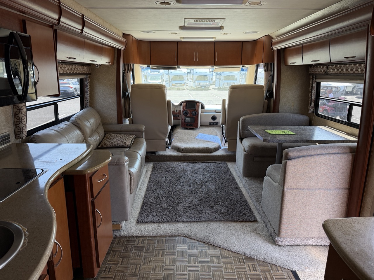 2010 Thor Motor Coach Serrano 31V - Image 20