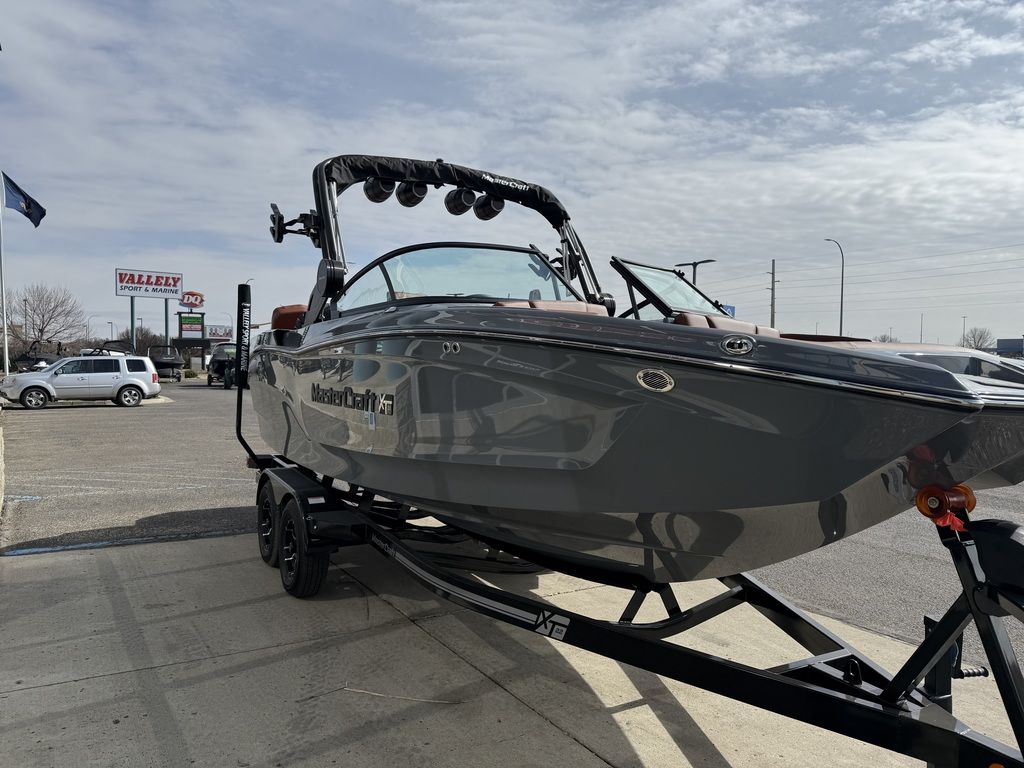 2025 MasterCraft XT22 - Image 6