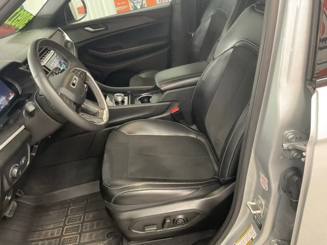 2023 Jeep Grand-Cherokee-L Laredo Altitude 4x4 - Image 13