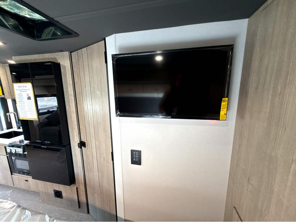 2027 Grand Design Lineage Series M 25FW - Image 28