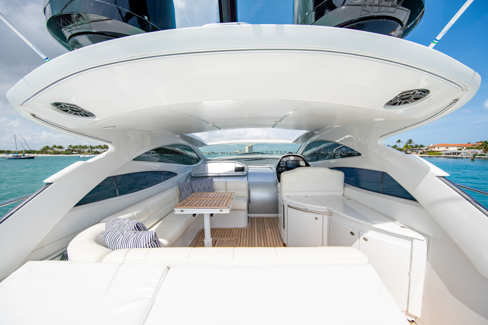 2004 Pershing Express - Image 16