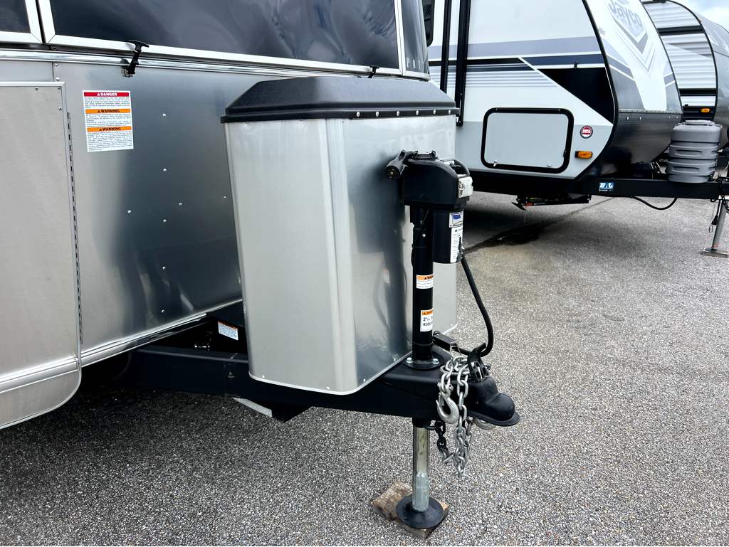 2024 AIRSTREAM POTTERY BARN 28RBT - Image 24