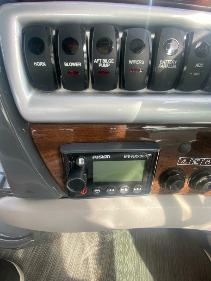 2018 Four Winns 355 Vista - Image 13