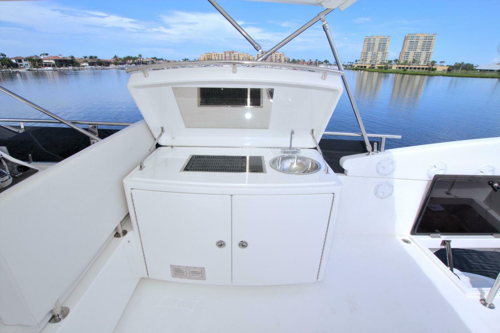 2015 Dyna Yachts 60 Pilothouse Motoryacht - Image 14
