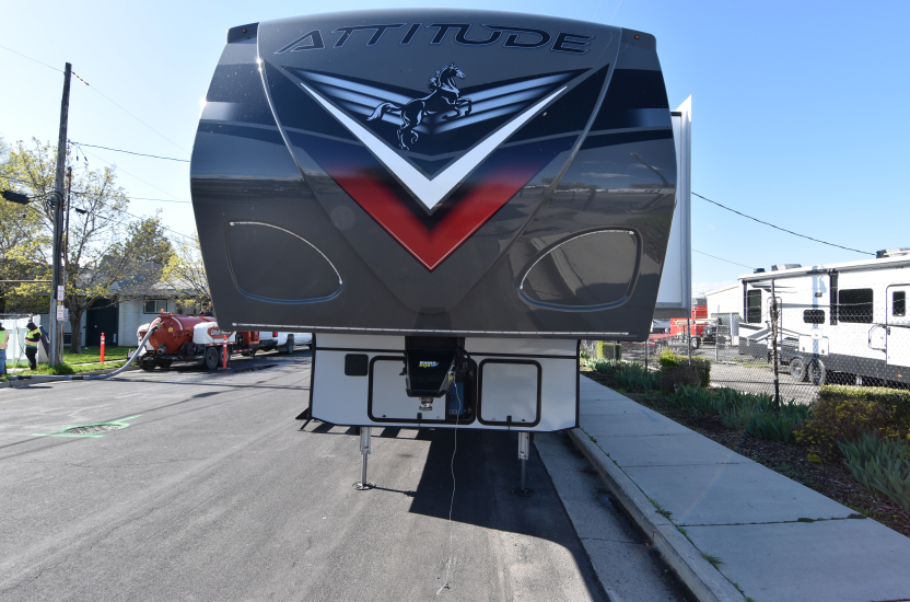 2025 Eclipse Attitude Wide Lite 5th Wheel 39A15G - Image 2