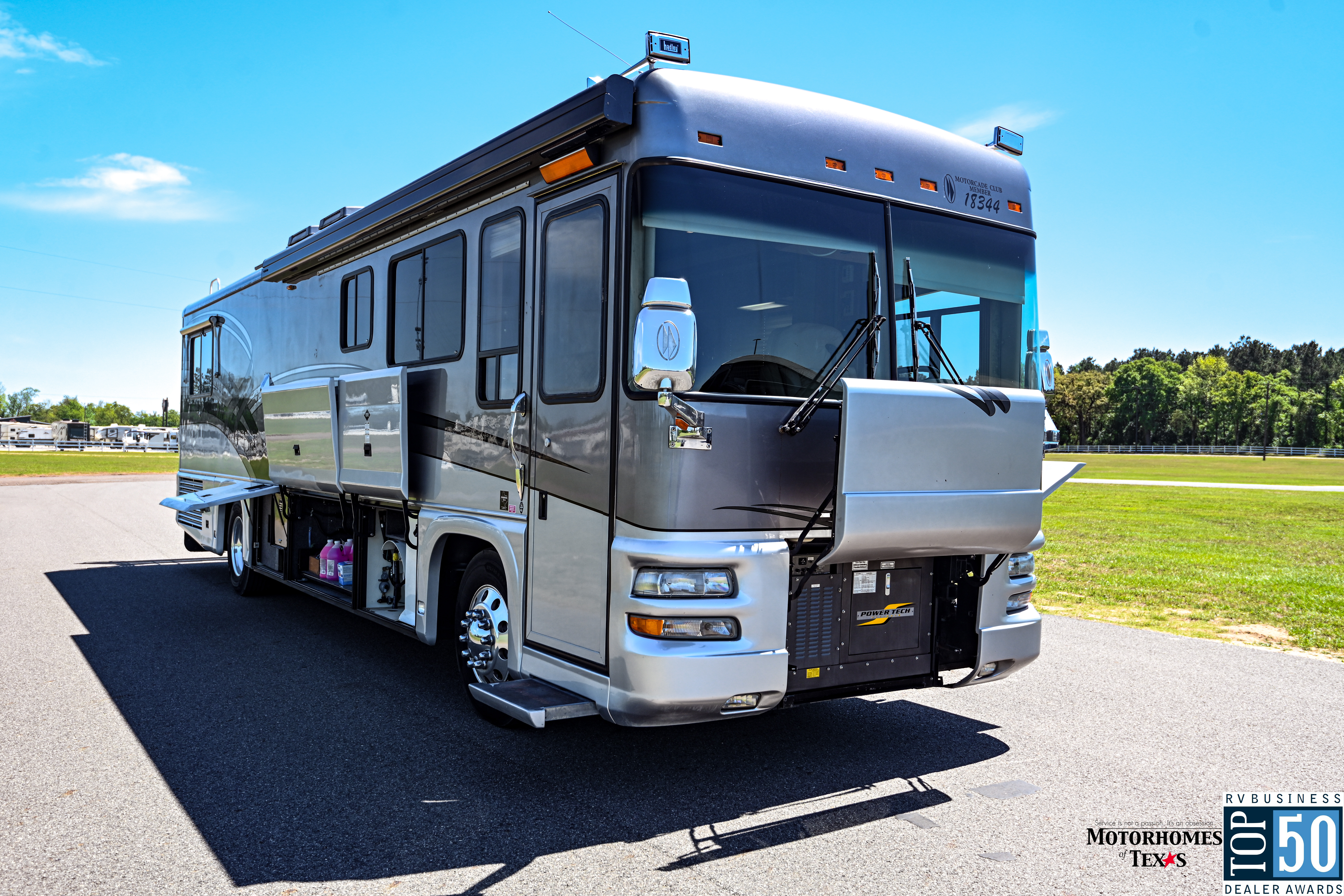 2004 Foretravel U295 3610 WTFS - exterior 5
