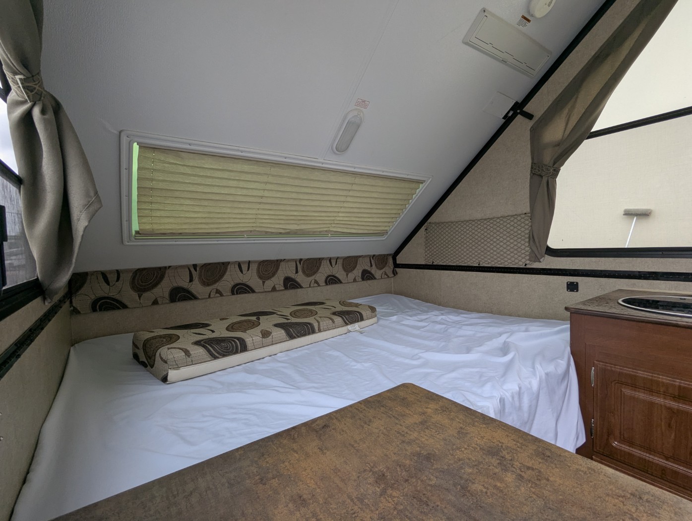 2016 Forest River Rockwood Hard Side A192HW - Image 10