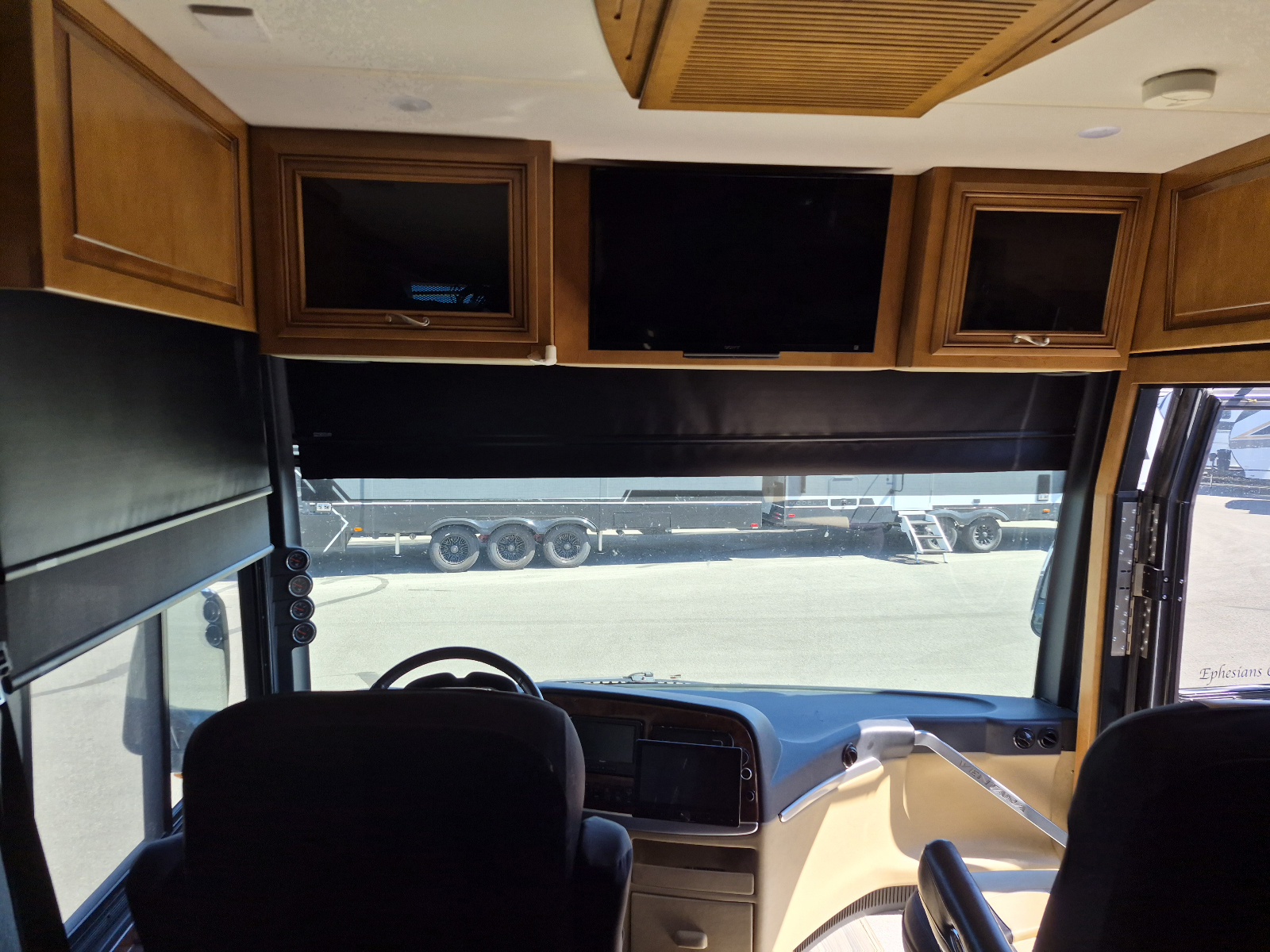 2015 Newmar Ventana 3636 - Image 6