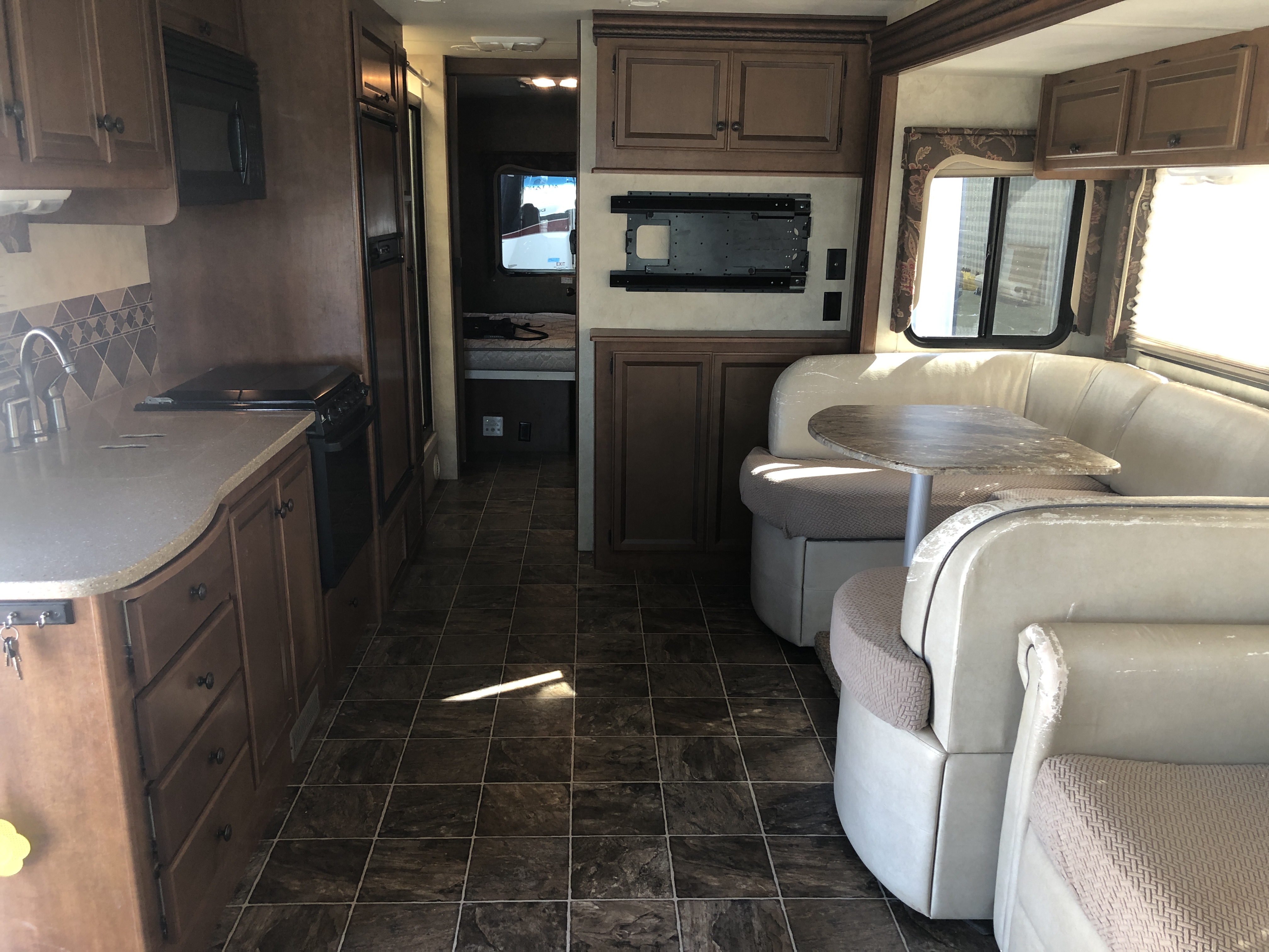 2013 Thor Motor Coach Windsport 32A - Image 6