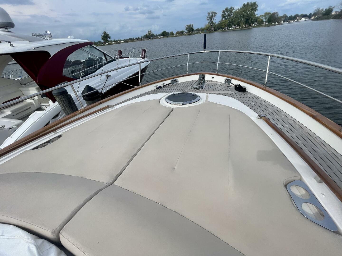 2017 Chris-Craft Commander 42 - Image 4