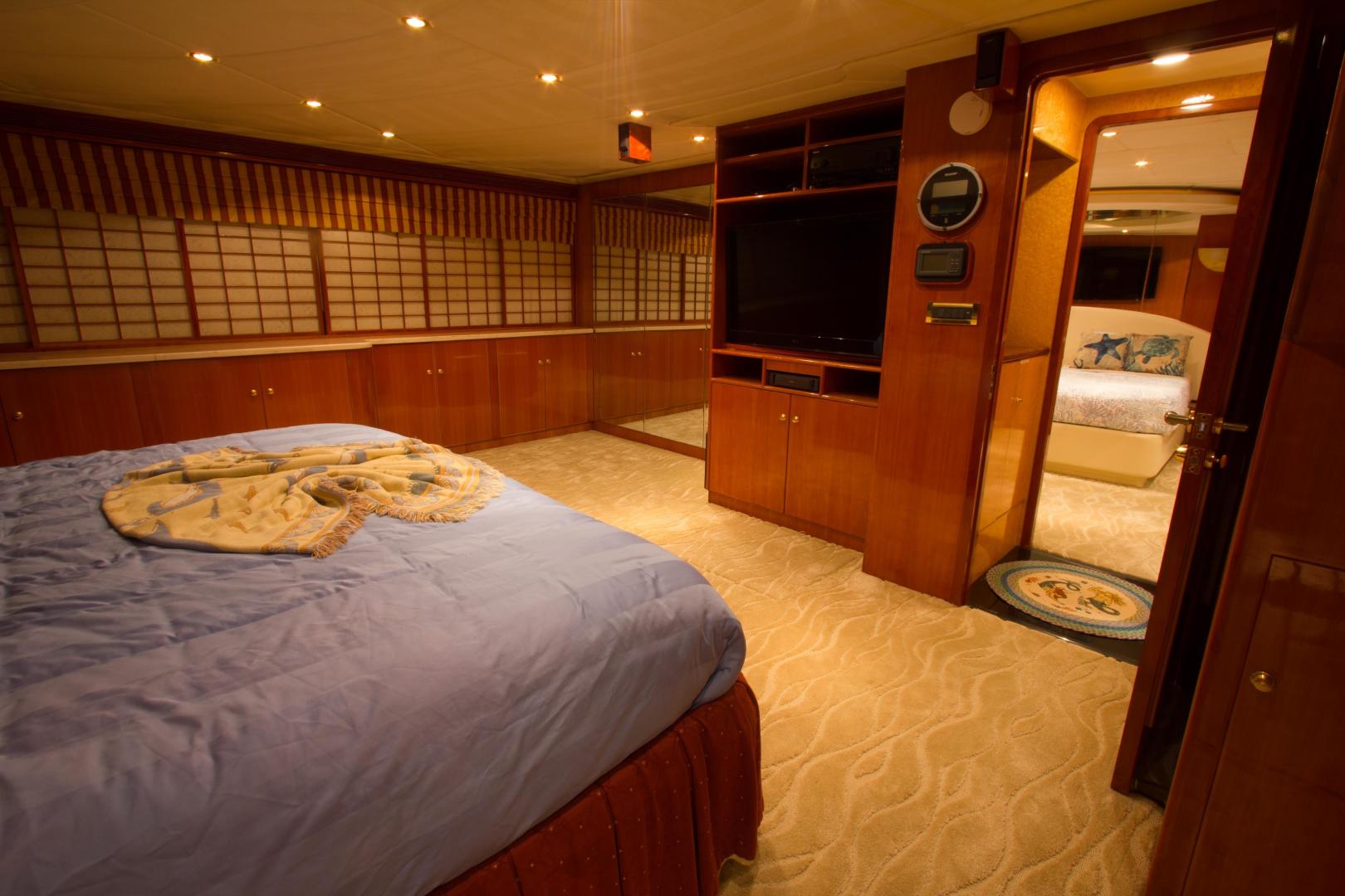 2002 President 100 Motor Yacht - Image 18