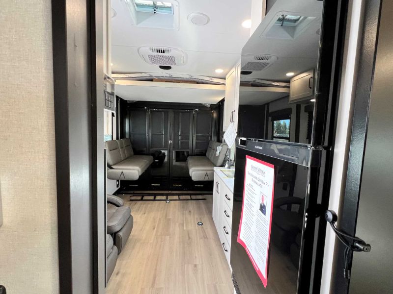 2026 Grand Design Momentum G-Class 21G - Image 22