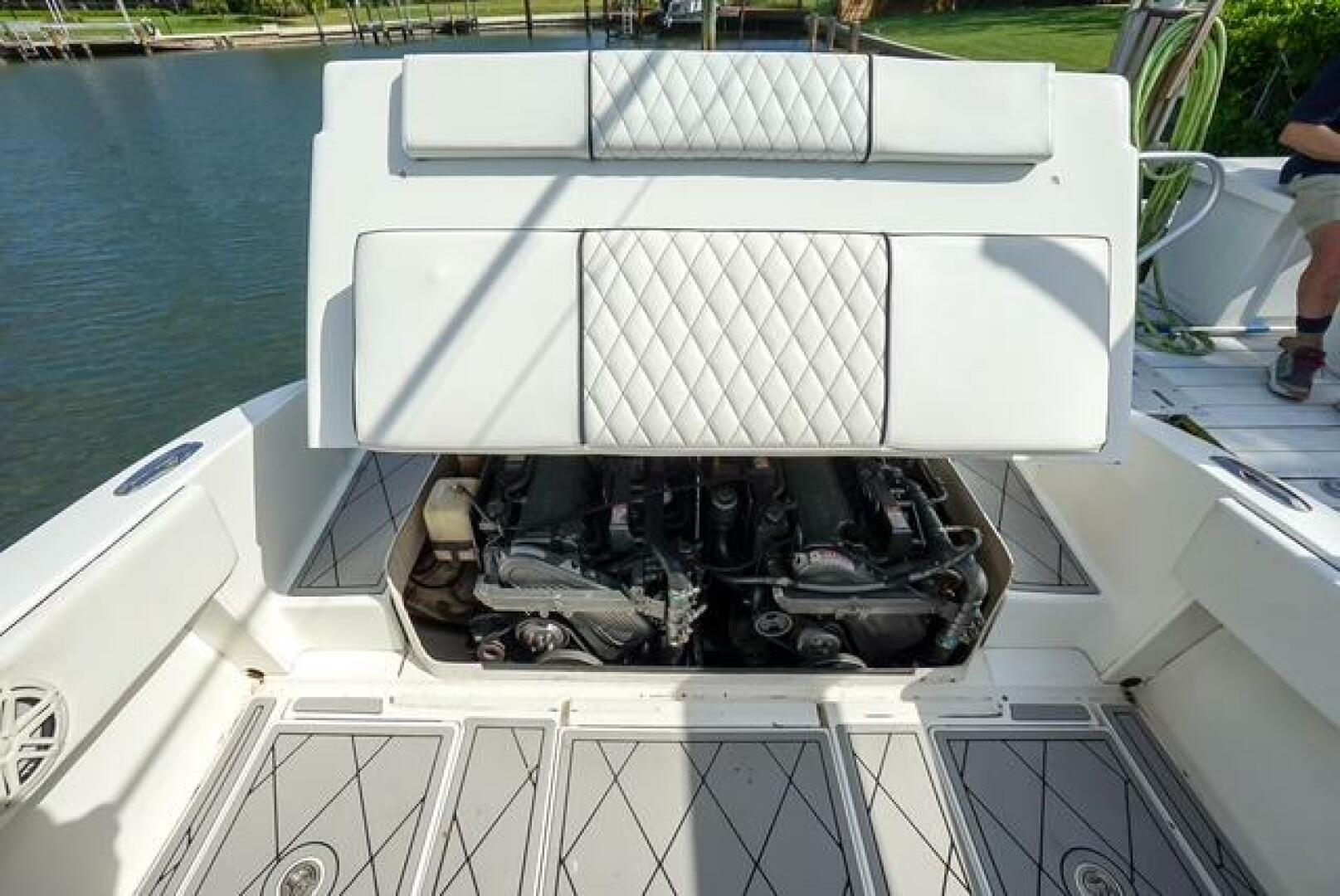 2007 Spectre 37 Center Console - Image 26