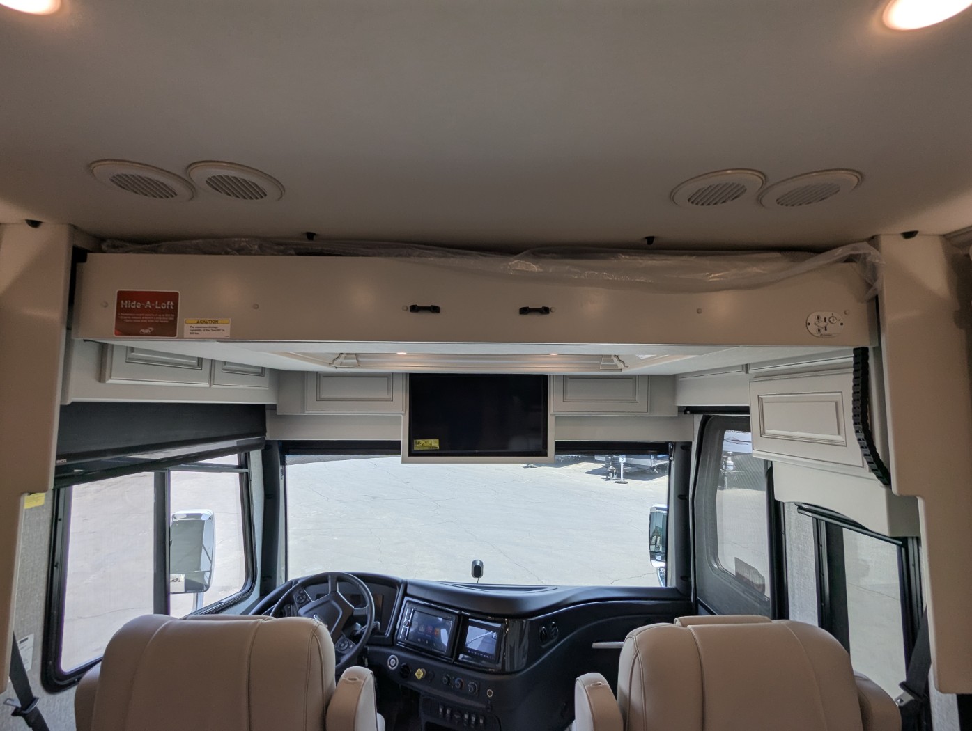 2026 Fleetwood Discovery LXE 40M - Image 13